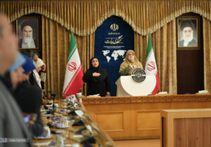 ببینید | سرفههای مکرر سخنگوی دولت در نشست خبری!