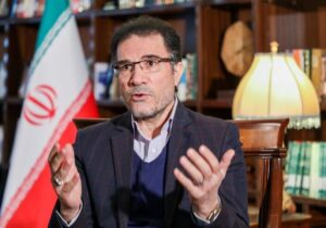 ببینید | فیروزآبادی در مناظره با زیباکلام: اگر ایران در مرزهای ملی محدود شود، خفه میشود