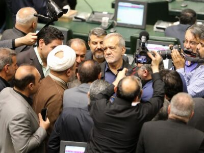 افشای نقشه تندروها علیه دولت توسط اصولگرایان/ نظامیان پشت دولت درآمدند