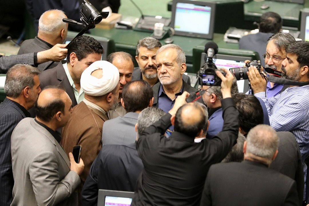 افشای نقشه تندروها علیه دولت توسط اصولگرایان/ نظامیان پشت دولت درآمدند افشای نقشه تندروها علیه دولت توسط اصولگرایان/ نظامیان پشت دولت درآمدند