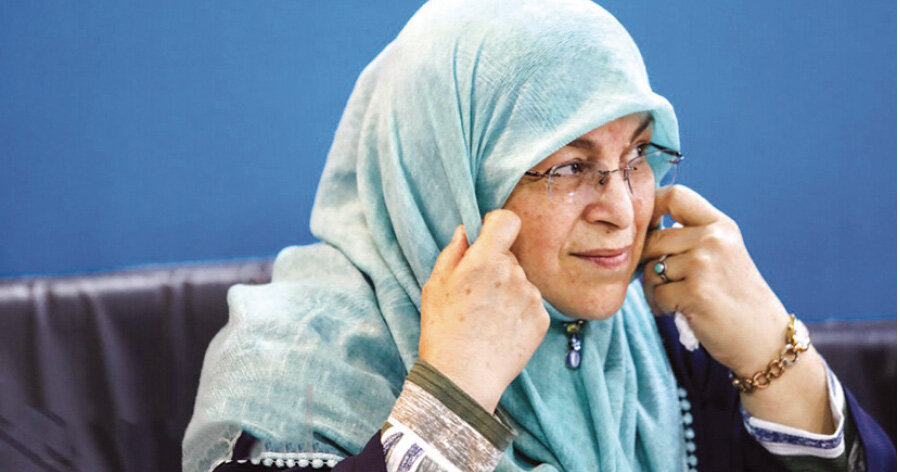 ببینید | آذر منصوری: از نگاه مردم، عملا چیزی به نام دولت دیگر نداریم ببینید | آذر منصوری: از نگاه مردم، عملا چیزی به نام دولت دیگر نداریم