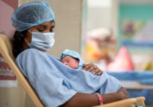 توضیح وزیر رفاه درباره اجرای طرح «کارت امید مادر»