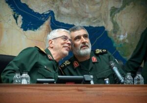 عکسی از شهیدان باقری در یک شهر موشکی/ شهید حاجی زاده هم بود