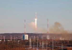 وزیر ارتباطات : امید، دانش و جسارت ایرانی در مدار زمین قرار گرفت / پرتاب همزمان سه ماهواره نمادی از پیشرفت صنعت فضایی است