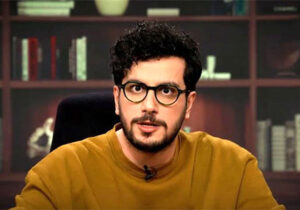 ببینید | واکنش بامزه قیاسی به حرف‌های سیاوش طهمورث: حسود و جانی! / اوه؛ چه نگاه نافذی!