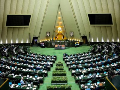 ببینید | اعتراض نماینده مجلس با چاشنی حجاب: آقای قالیباف و پزشکیان جلوی ابلاغ قانون عفاف و حجاب را گرفته‌اند