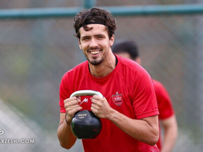 عکس| باکیچ روی دست آقا کریم!