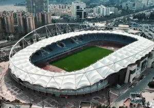 اگر قرار است در ورزشگاه مشهد بازی برگزار نشود چرا ساخته شد؟/ مشهد ، مقرراتش با بقیه کشور فرق می کند؟