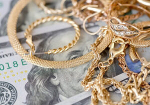 ریزش قیمت طلا شدت گرفت/ قیمت جدید طلای جهانی امروز ۱۵ آذرماه ۱۴۰۴