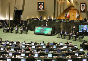 نماینده مجلس: دولت و مجلس باید شجاعت ایجاد تغییرات ساختاری را داشته باشند/ رئیس جمهور فردی صادق، درستکار و مردمی است