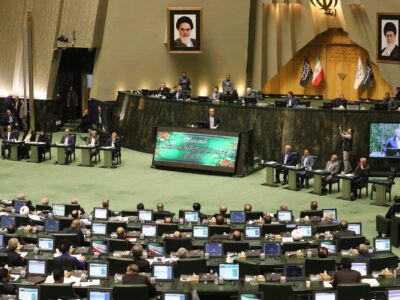 نماینده مجلس: دولت و مجلس باید شجاعت ایجاد تغییرات ساختاری را داشته باشند/ رئیس جمهور فردی صادق، درستکار و مردمی است