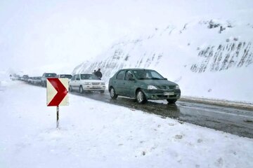 بارش برف در گردنه‌های ساردوئیه جیرفت 