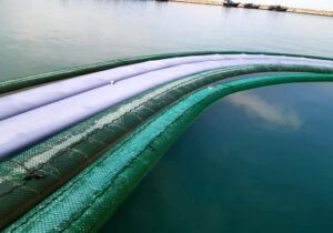 قاچاقچیان سوخت، گاهی بنزین را تا ۳۰۰ برابر قیمت می فروشند/ آنها یک شبه میلیاردر می شوند