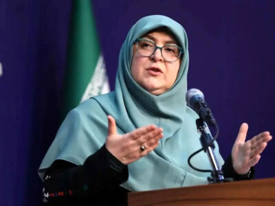 نشست سخنگوی دولت با فعالان اقتصادی استان کرمان / تاکید مهاجرانی بر انجام اصلاحات اقتصادی 