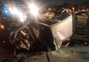 ببینید | تصاویر تازه از ورود خودرو به میان جمعیت در فرانسه