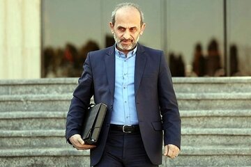 واکنش رئیس سازمان صدا و سیما به انتقادات مردم از خط سفید/ من بعد از جنگ دیگر از موبایل همراه استفاده نمی‌کنم اما...