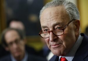 دفاتر چاک شومر تهدید به بمبگذاری شد