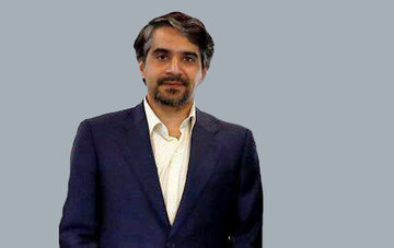 رضا امیرخانی یا چارلی کِرک؟