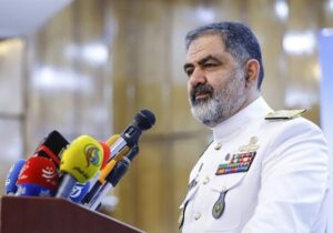 دریادار ایرانی: دشمنان بهتر است فکرهای باطل خود در خصوص تعرض به کشور را فراموش کنند