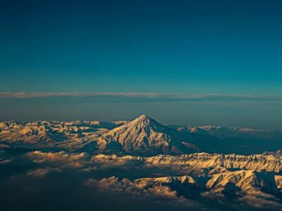 ببینید | تصاویر دیدنی از پوشش برف بر قله دماوند و کوههای اطراف