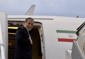 عراقچی تهران را به مقصد باکو ترک کرد