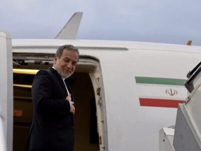 عراقچی تهران را به مقصد باکو ترک کرد