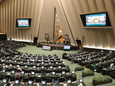 نماینده ملایر: فرهنگ را کوچک کنیم، کشور را بیدفاع کردهایم