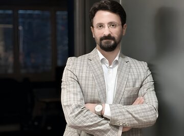 نشاط اجتماعی به‌شدت طبقاتی است؛ از نگاه مخالفان، کنسرت همایون شجریان رویداد موسیقیایی نبود یک نماد سیاسی بود/ هیچ جامعه‌ای با آینده مبهم شاد نیست