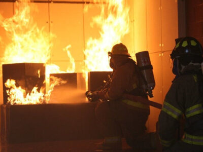 ببینید | حریق در یک ساختمان اداری در اندونزی جان ۱۸ تن را گرفت