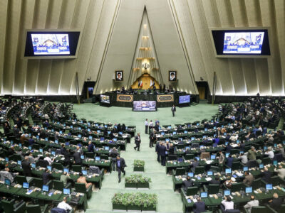 نماینده‌ای که کلینیک دندانپزشکی متخلف را تبلیغ کرد، چه کسی است؟