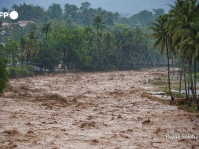 ببینید | کشتههای سیل اندونزی از ۹۰۰ نفر هم بیشتر شد