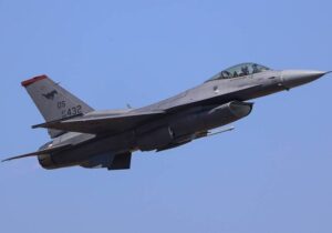 ببینید | سقوط یک فروند جنگنده اف-۱۶ مدل A/B نیروی هوایی سلطنتی تایلند