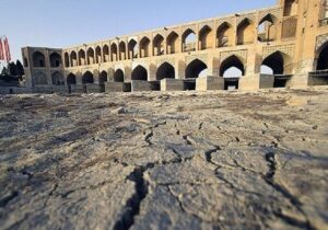 « انتقاد» از فضای «تبلیغاتی» و افتتاح چندباره انتقال آب دریا به اصفهان/«زاینده رود» ناترازی هزار میلیون مترمکعبی دارد!