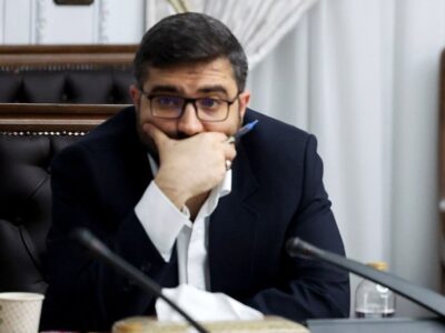 تصاویر متفاوت از پزشکیان و قالیباف در مراسم ترحیم همسر و فرزندان سقاب اصفهانی/ سلفی با روسای دو قوه