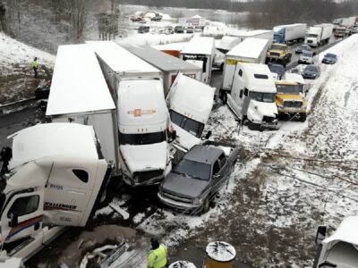 ببینید | تصادف زنجیرهای بر اثر کولاک در آمریکا