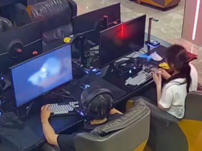 ببینید | رفتار عجیب یک دختر در گیمنت؛ رفتار پسر توجهات را به خود جلب کرد!