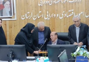 تقدیر ویژه مدیرکل کتابخانه های لرستان از پروفسور بهاروند