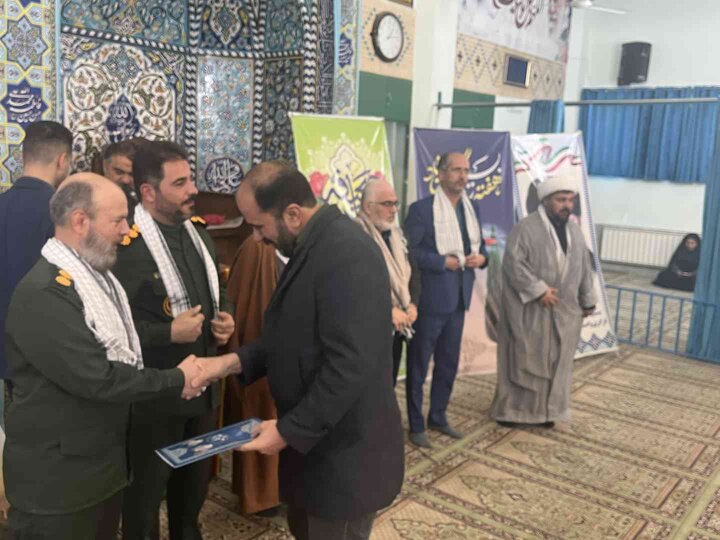 برگزاری همایش تجلیل از بسیجیان کارگری و کارمندی میبد در مسجدالنبی شهرک صنعتی جهان آباد