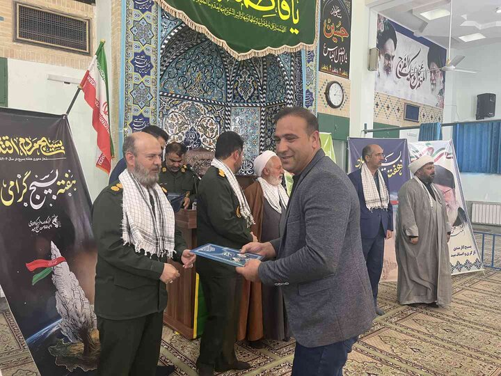 برگزاری همایش تجلیل از بسیجیان کارگری و کارمندی میبد در مسجدالنبی شهرک صنعتی جهان آباد