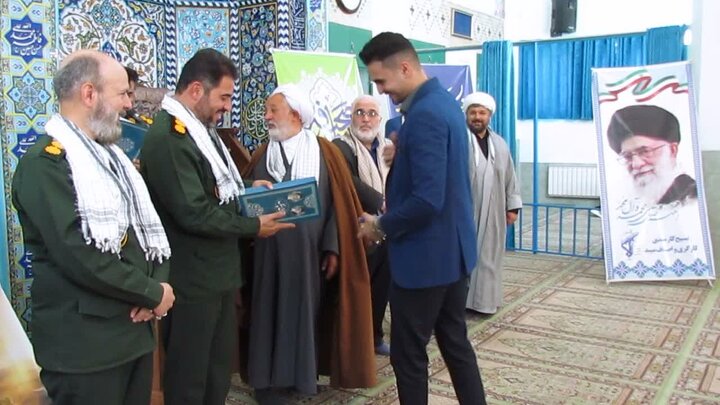 برگزاری همایش تجلیل از بسیجیان کارگری و کارمندی میبد در مسجدالنبی شهرک صنعتی جهان آباد