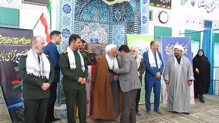 برگزاری همایش تجلیل از بسیجیان کارگری و کارمندی میبد در مسجدالنبی شهرک صنعتی جهان آباد