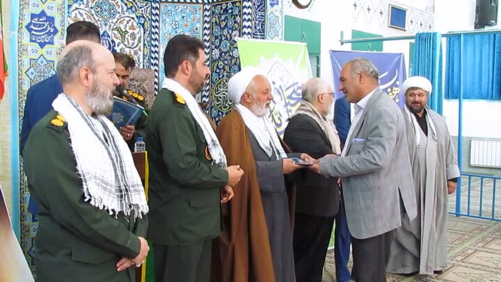 برگزاری همایش تجلیل از بسیجیان کارگری و کارمندی میبد در مسجدالنبی شهرک صنعتی جهان آباد