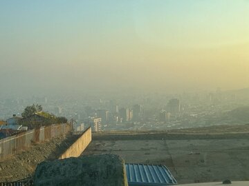 ارومیه علی‌رغم چنین وضعیت هوایی تعطیل نشد / شاخص همچنان در وضعیت بسیار ناسالم