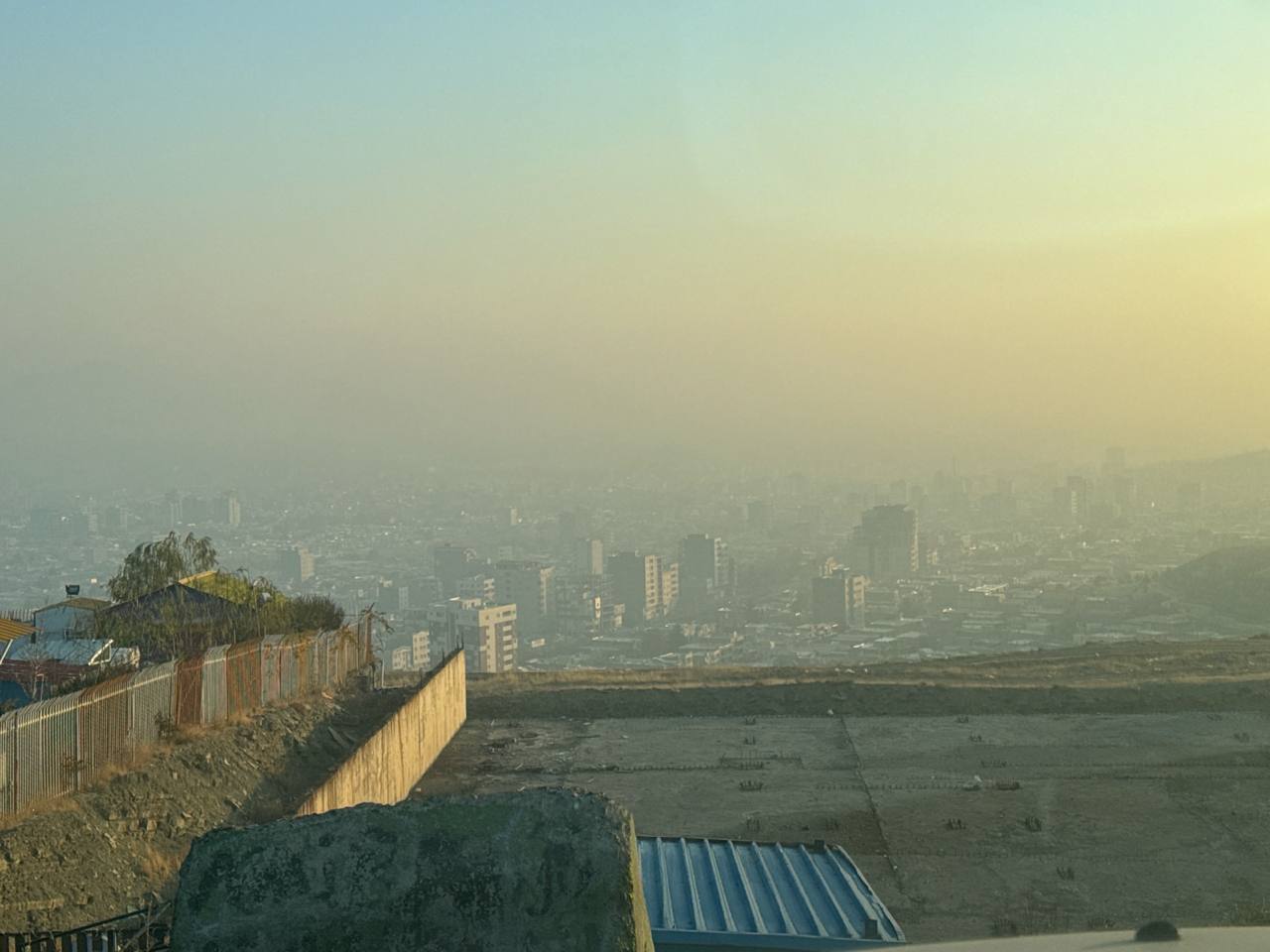 ارومیه علی‌رغم چنین وضعیت هوایی تعطیل نشد / شاخص همچنان در وضعیت بسیار ناسالم