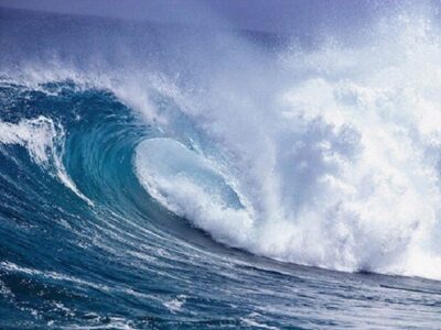 امواج ۶ متری در دریای خزر
