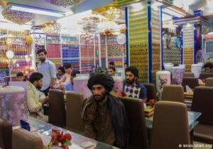 منوی یک رستوران در افغانستان/ یک سیخ کباب کوبیده در افغانستان چند؟