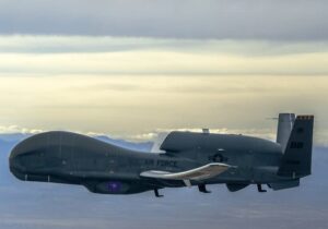 چگونه پهپادها مکالمات را از صدها کیلومتر دورتر شنود میکنند؟