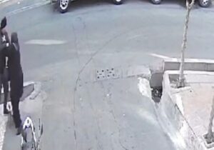 ببینید | زورگیری از زن باردار در محله نارمک