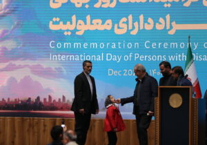 ببینید | برخورد جالب رئیسجمهور با کودک دارای معلولیت هنگام سخنرانی