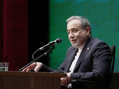 عراقچی در میان ائمه جمعه/ عکس